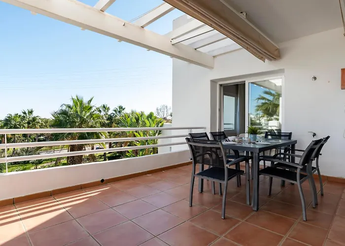 Luxury With Free Alcazaba Lagoon Access Estepona
