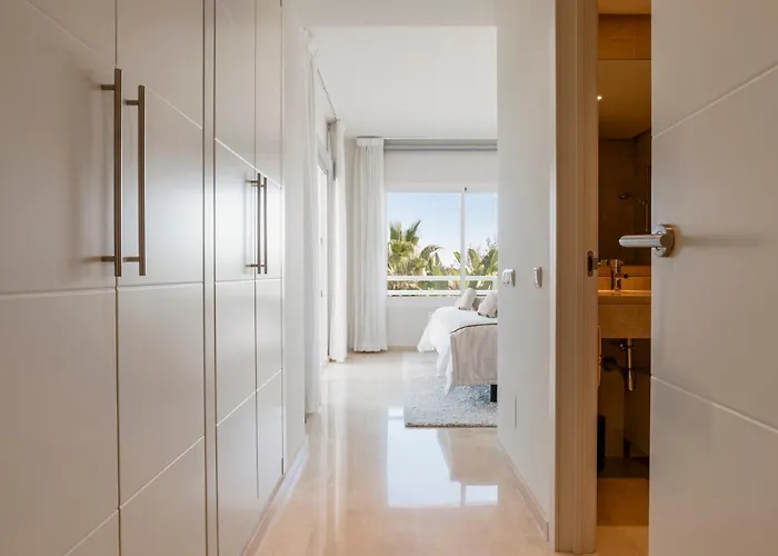 Luxury With Free Alcazaba Lagoon Access Apartamento Estepona